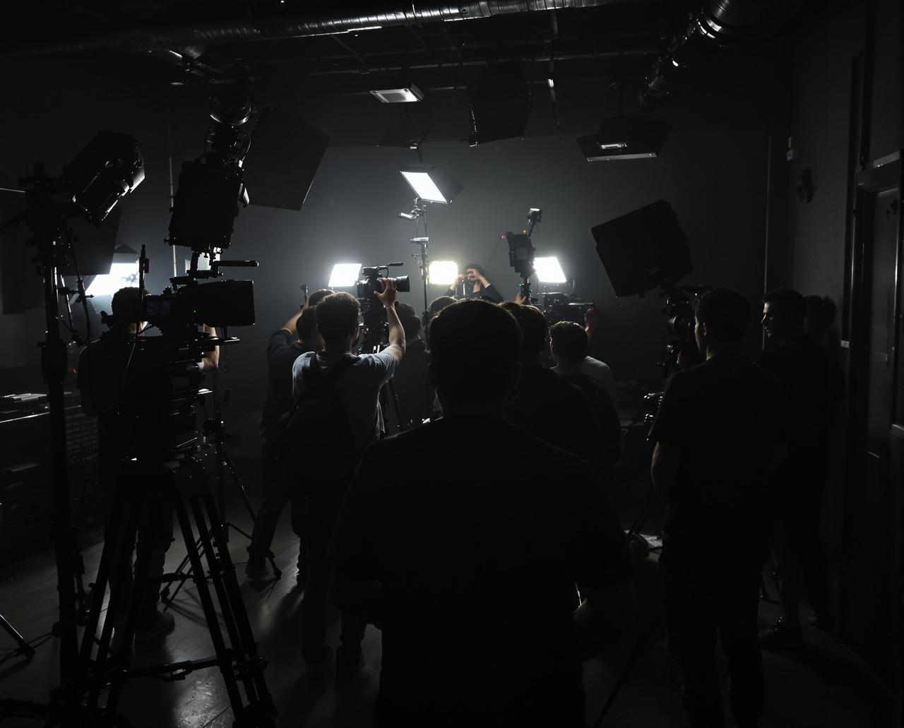 暗网视频制作团队